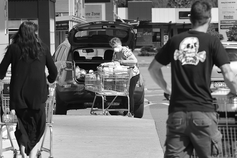 Coronavirus : Reaction : Auckland : Tauranga : Papamoa : Lockdown : Facemasks : Richard Moore : Journalist : Photographer :